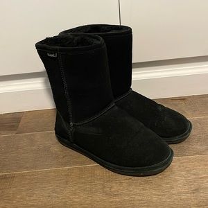 Bearpaw boots in black